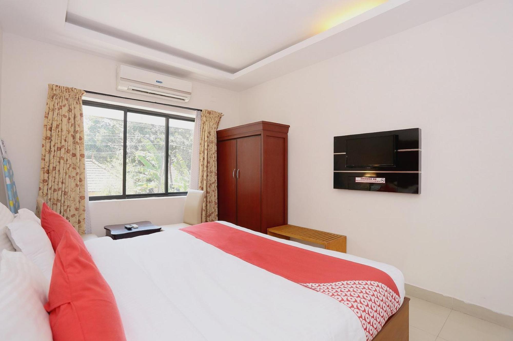 Super Townhouse Dona Castle Hotel Kollam Bagian luar foto