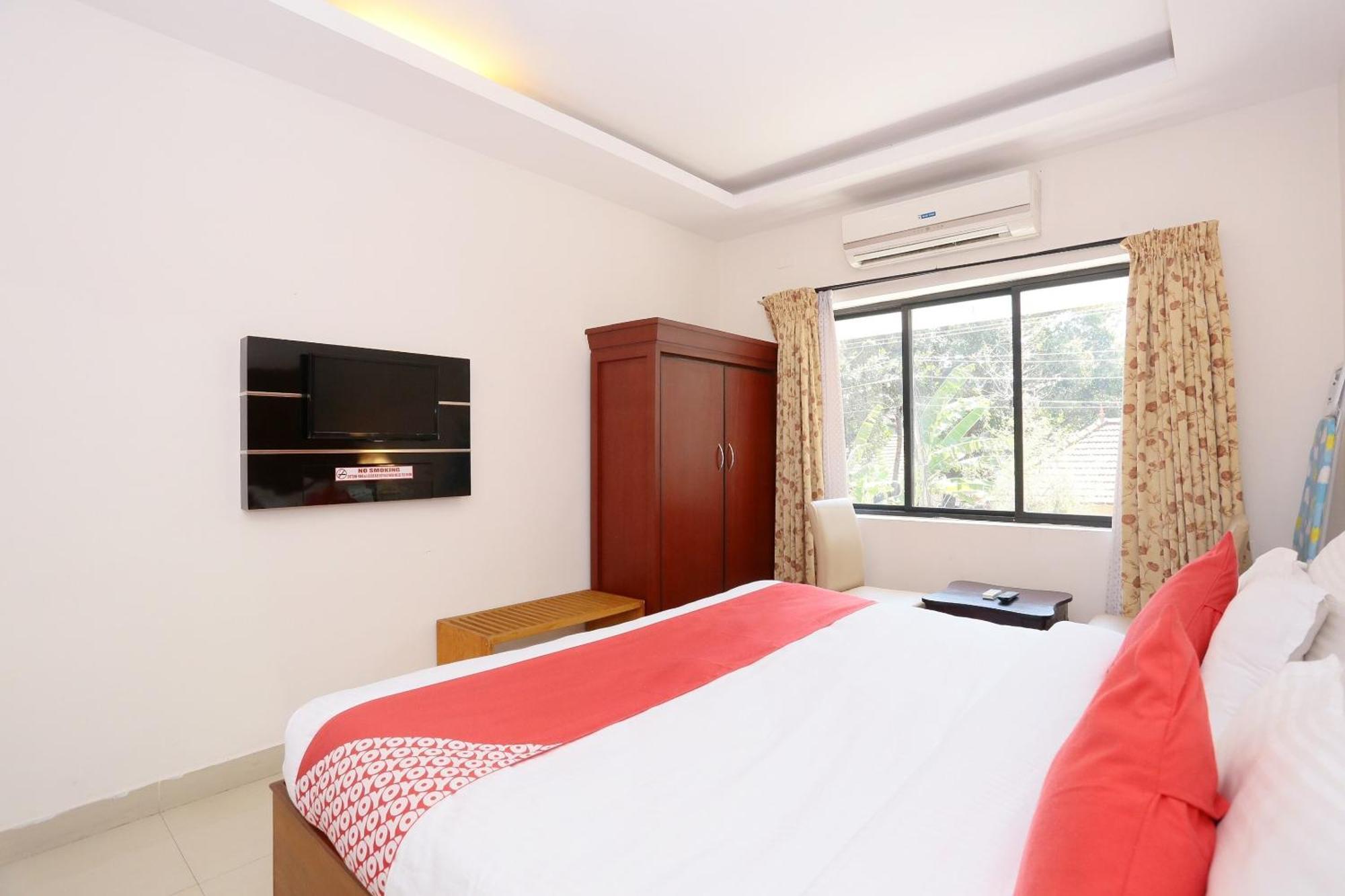 Super Townhouse Dona Castle Hotel Kollam Bagian luar foto