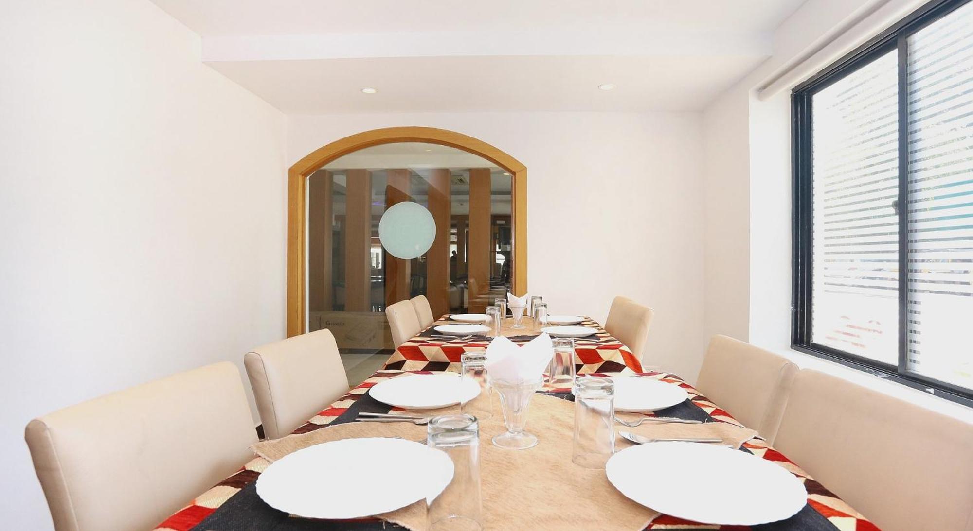 Super Townhouse Dona Castle Hotel Kollam Bagian luar foto