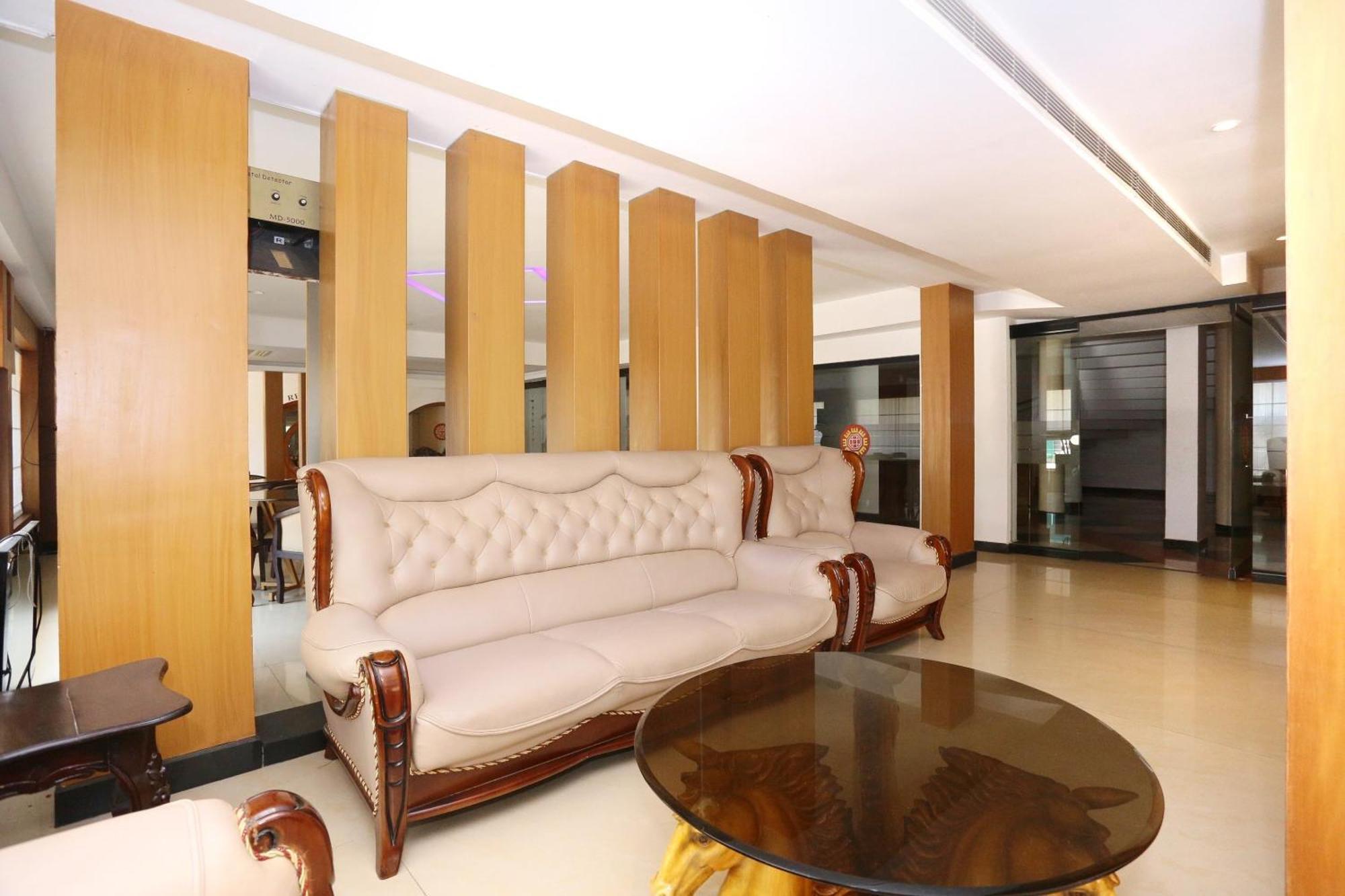 Super Townhouse Dona Castle Hotel Kollam Bagian luar foto