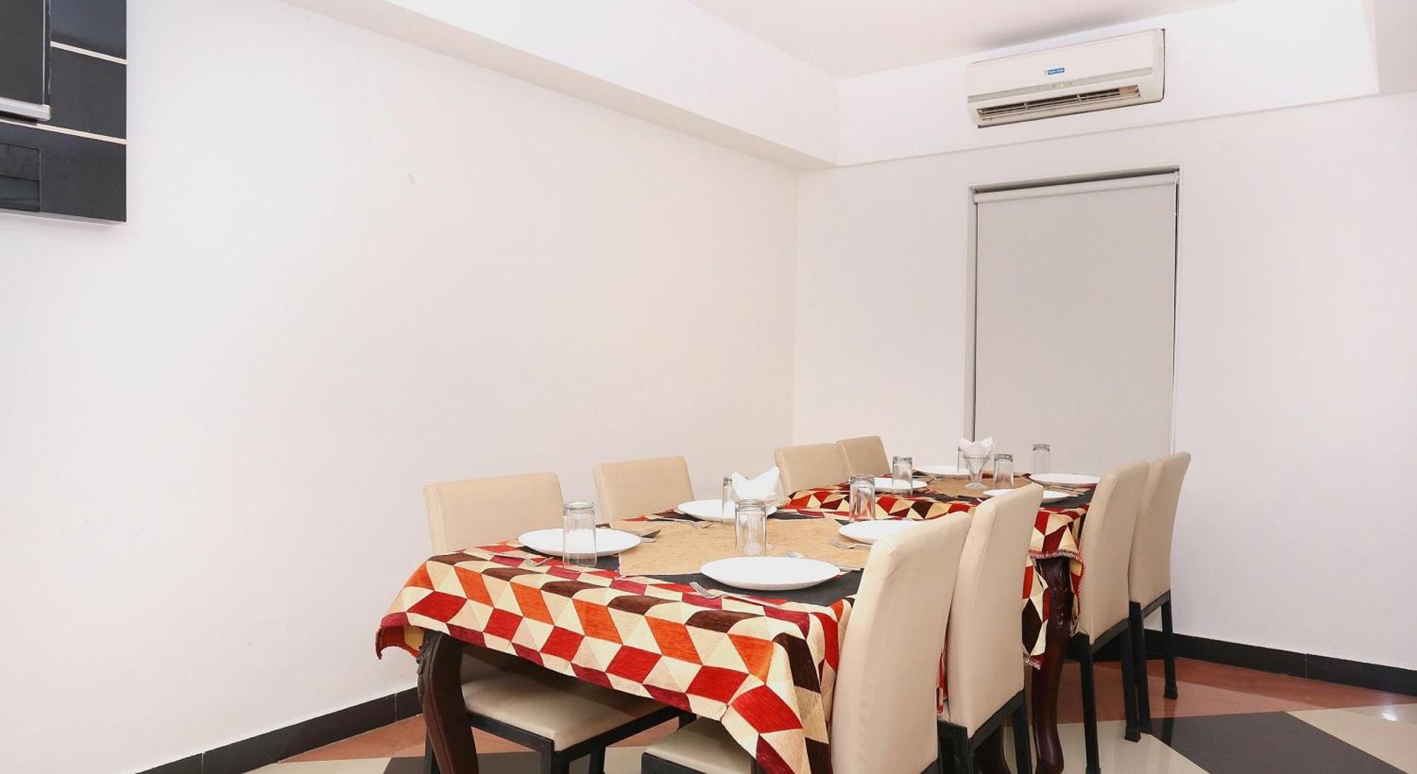 Super Townhouse Dona Castle Hotel Kollam Bagian luar foto