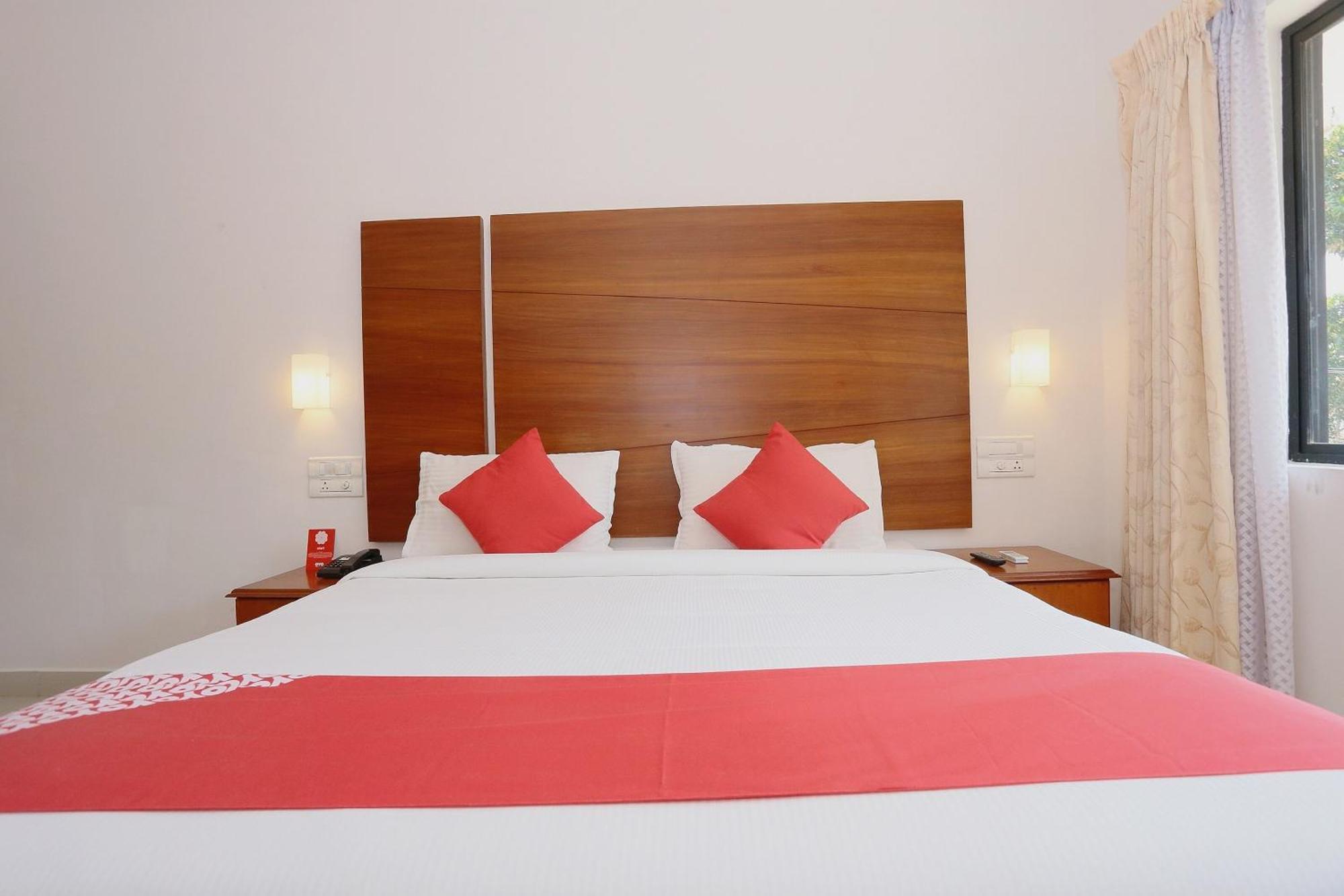 Super Townhouse Dona Castle Hotel Kollam Bagian luar foto