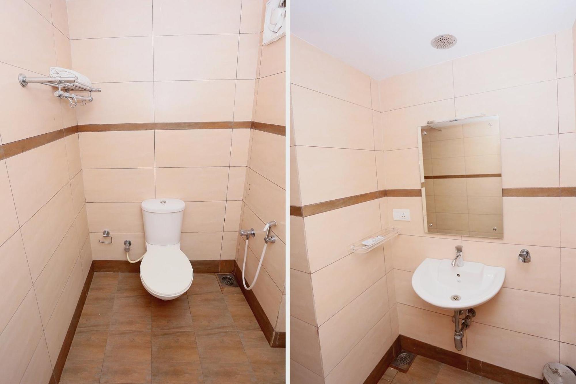 Super Townhouse Dona Castle Hotel Kollam Bagian luar foto