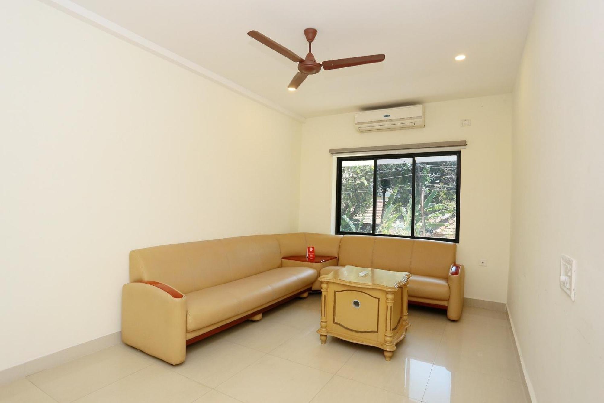 Super Townhouse Dona Castle Hotel Kollam Bagian luar foto