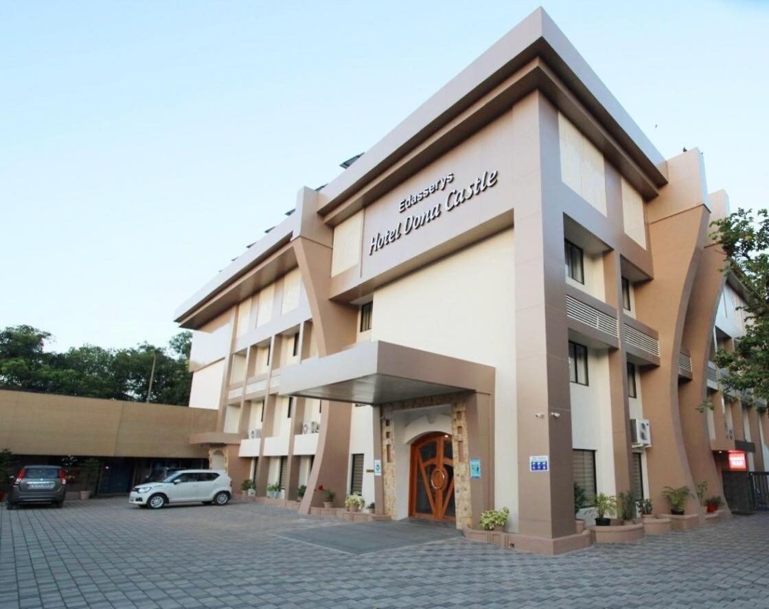 Super Townhouse Dona Castle Hotel Kollam Bagian luar foto