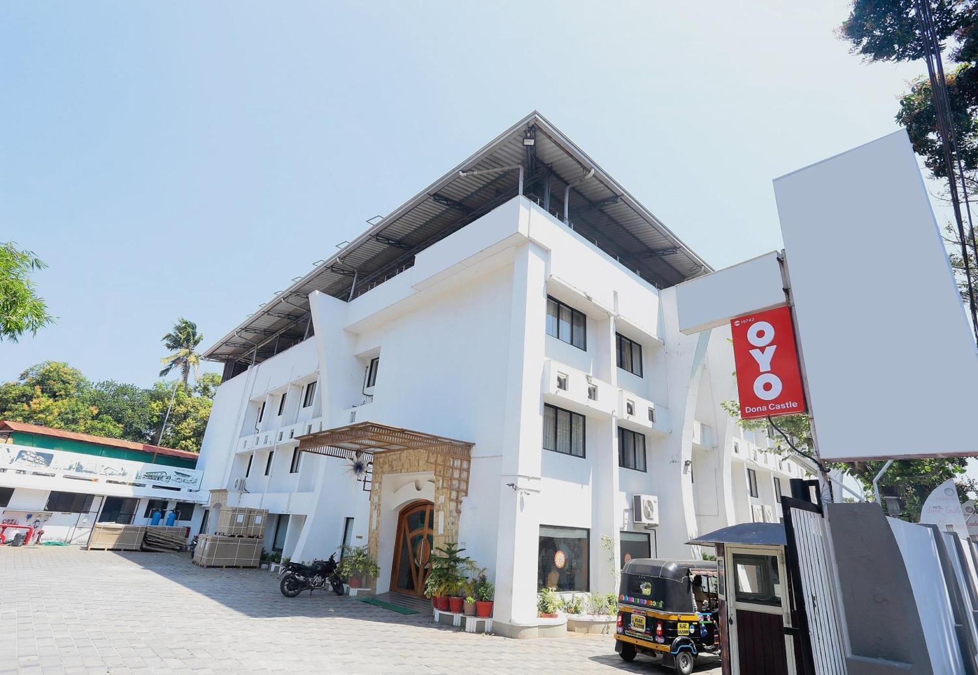 Super Townhouse Dona Castle Hotel Kollam Bagian luar foto