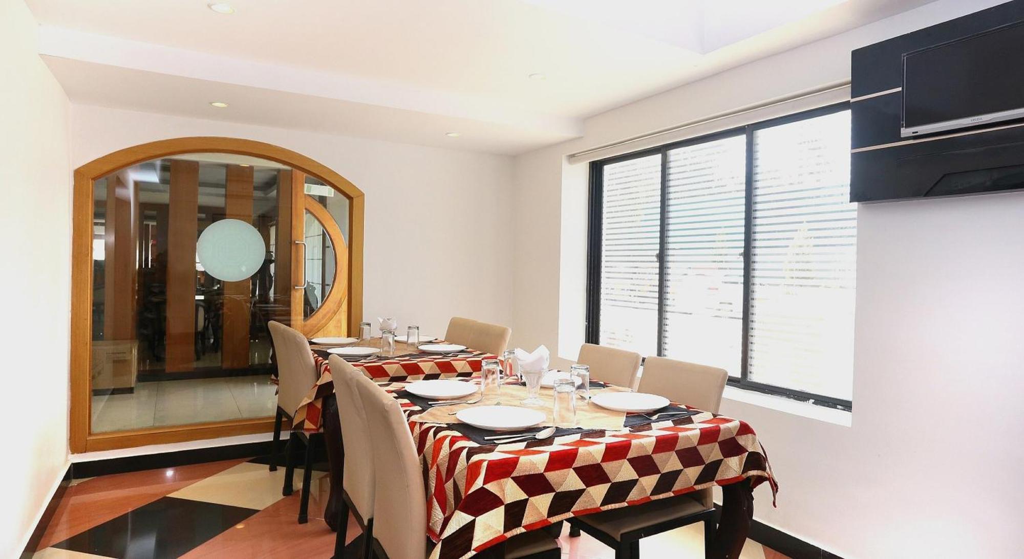 Super Townhouse Dona Castle Hotel Kollam Bagian luar foto